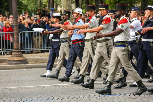 PARIS, FRANCE - JULY 14, 2014: Military parade (Defile) during the ceremonial of french national day, Champs Elysee avenue. — Stock Photo, Image