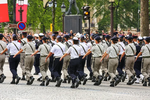 Primer plano del desfile militar durante la ceremonia —  Fotos de Stock