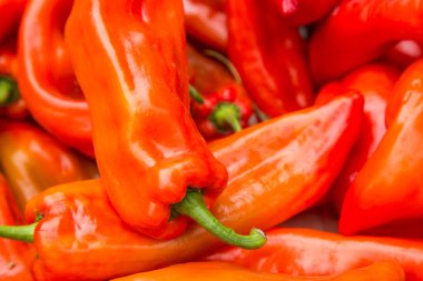 Kırmızı biber biber yüksek karşıtlık arka plan