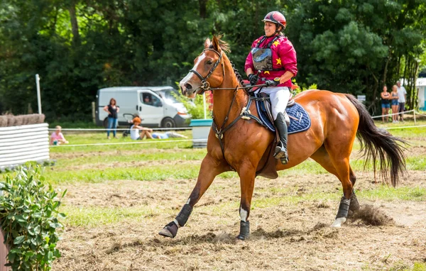 Saint Cyr du Doret, France - July 29, 2016: Rider on her galloping horse during a cross country manisfestation — Stock Photo, Image