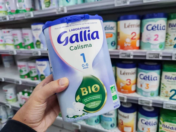 Puilboreau Francia Octubre 2020 Consumidor Elige Una Caja Leche Para — Foto de Stock