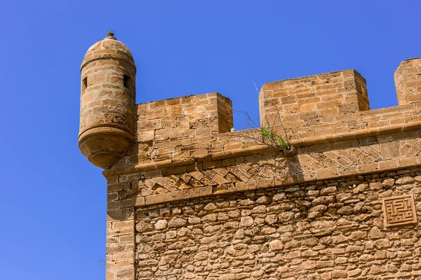 Tiro de ângulo baixo de esquina de uma muralha de torre — Fotografia de Stock