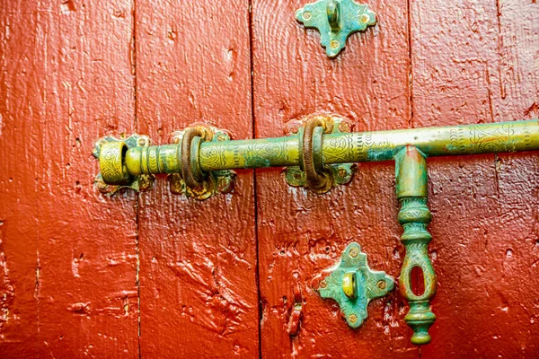 Old fashioned beautiful door lock — Stock Photo, Image