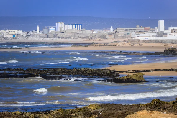 Industrial buildings surrounded by the sea from two sides — Stock Photo, Image