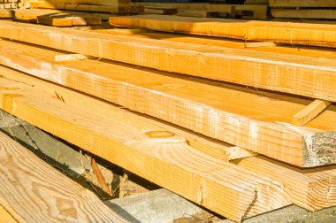 Tahta parmaklıklar yığını