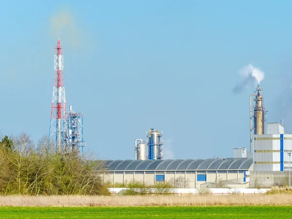 Jednostka rafinerii ropy naftowej w okolicach — Zdjęcie stockowe