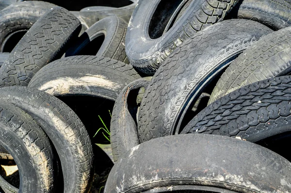 Montón Neumáticos Desgastados Listos Para Ser Reciclados — Foto de Stock
