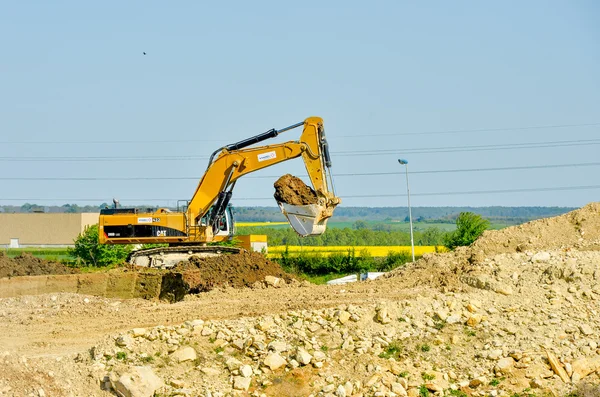 Tunga grävmaskin konstruktion lastbil — Stockfoto