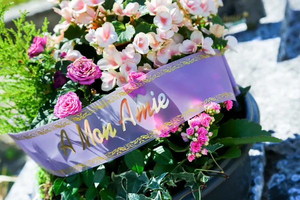 Funeral flowers for condolences — Stock Photo, Image