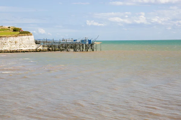 Estero con acantilados y red de carrelets , — Foto de Stock