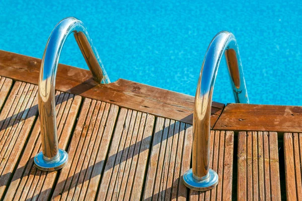 Blue swimming pool with teak wood — Stock Photo, Image