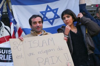 Paris - Fransa üzerinde 08 Ocak 2015: barışçıl protesto etmek için de la Republique Place