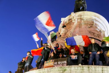 Paris - Fransa üzerinde 08 Ocak 2015: barışçıl protesto etmek için de la Republique Place