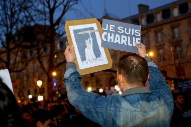 Paris - Fransa üzerinde 08 Ocak 2015: barışçıl protesto etmek için de la Republique Place