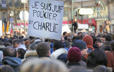 Paris - Fransa üzerinde 08 Ocak 2015: barışçıl protesto etmek için de la Republique Place