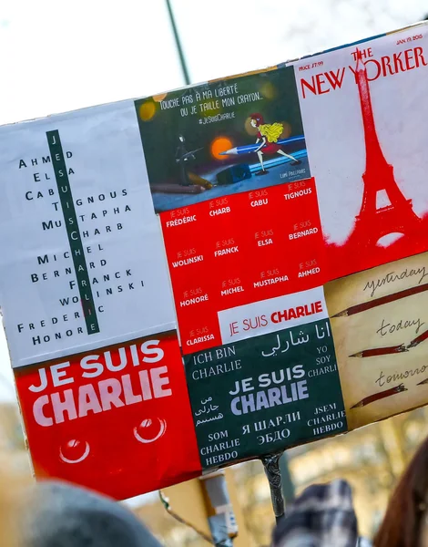 PARIS - França em 08 de janeiro de 2015: Protesto pacífico na Place de la Republique — Fotografia de Stock