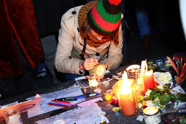 Paris - Francja na 08 stycznia 2015: pokojowego protestu w Place de la Republique — Zdjęcie stockowe