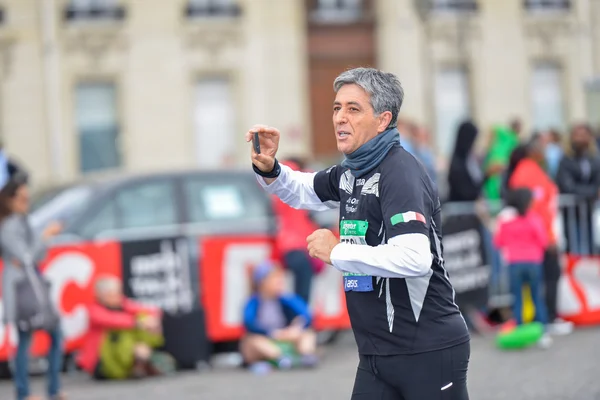 PARIS, FRANCE - APRIL  06 : man isolated at Paris International Marathon on April 06, 2014 in Paris, France — Stock Photo, Image