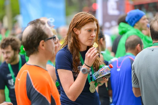 Paris, Fransa - Nisan 06: sahne arkasında bitiş çizgisini Paris uluslararası maraton üzerinde 06 Nisan 2014 yılında Paris, Fransa — Stok fotoğraf