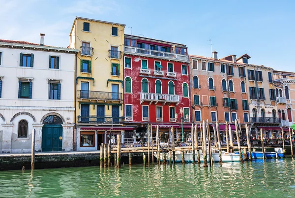 VENICE, ITALY - MAR 18 - ресторан на Canal Grande на Марсе 18 , — стоковое фото