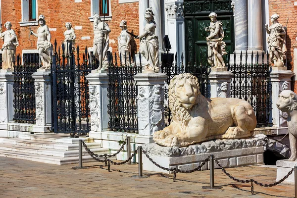 Ingången till arsenalen i Venedig, Italien — Stockfoto