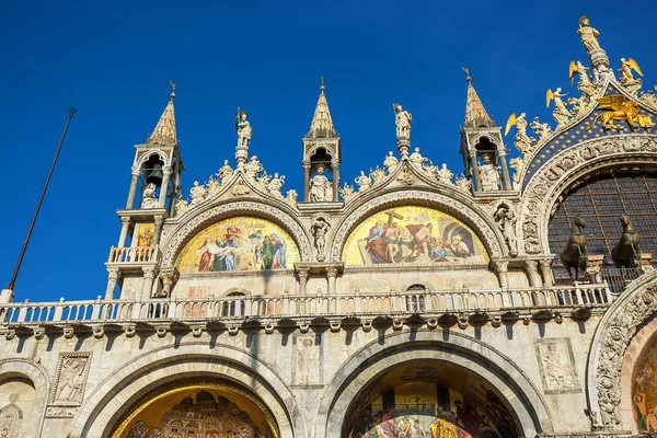 Architectural detail of San Marco Cathedral — Stock Photo, Image