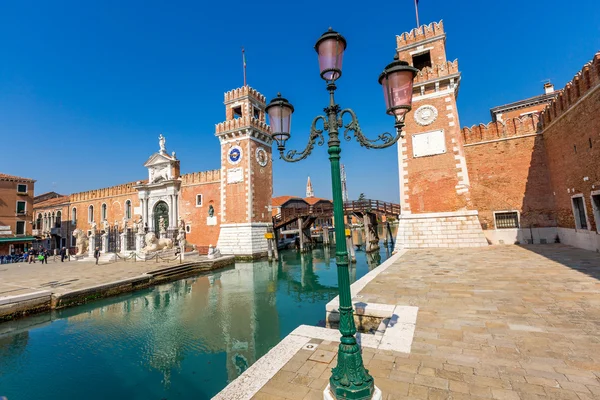 Torre na entrada do Arsenal de Veneza, Itália — Fotografia de Stock