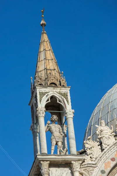 Dettaglio architettonico della Cattedrale di San Marco — Foto Stock