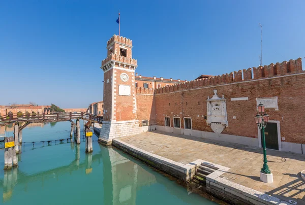 이탈리아 베네치아의 아르세날레 입구에 있는 탑 — 스톡 사진