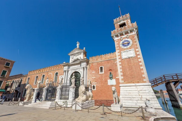이탈리아 베네치아의 아르세날레 입구에 있는 탑 — 스톡 사진