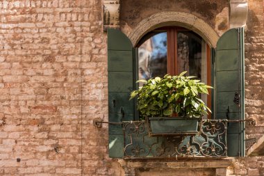Closeup windows Windows Ev'in bir tipik Venedik, İtalya