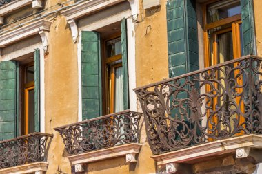 Closeup windows Windows Ev'in bir tipik Venedik, İtalya