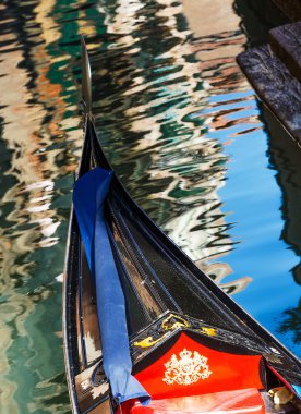 Gondol ise dar bir kanal, Venedik, İtalya