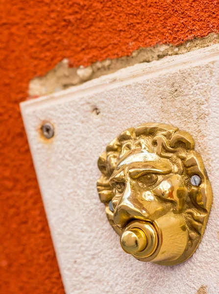 Lion shaped doorbell in Venice, Veneto,  Italy — Stock Photo, Image