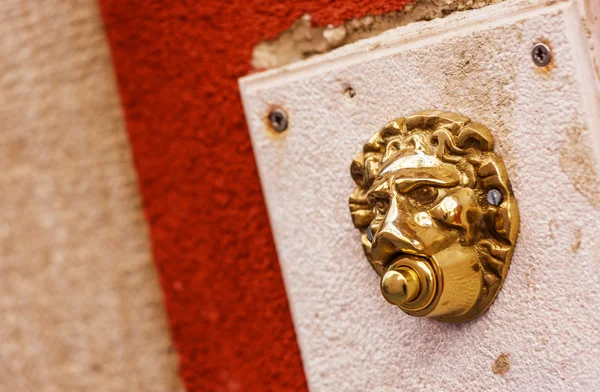 Lion shaped doorbell in Venice, Veneto,  Italy — Stock Photo, Image