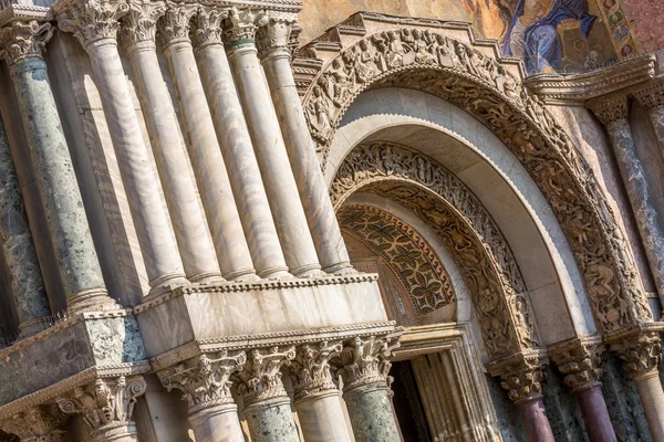 Architectural detail of San Marco Cathedral — Stock Photo, Image