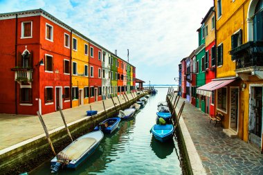 Burano, İtalya - Mar 20 - renkli evler Venedik ada, Burano Mars 20, Venedik yakınındaki 2015 Burano, İtalya. 
