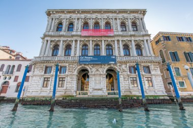 Venice, İtalya - 18 Mart - Ca' Pesaro - uluslararası Galerisi Modern Sanat üzerinde Canal Grande Mars 18, 2015 yılında Venedik, İtalya. 