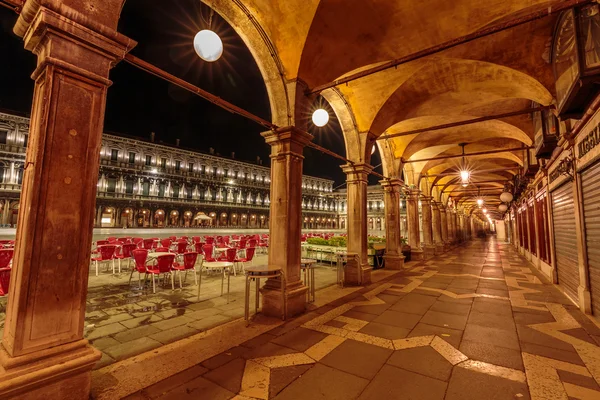 VENICE, ITALY - MAR 19 - Night view of Piazza San Marco on Mars 19, 2015 in Venice, Италия . — стоковое фото