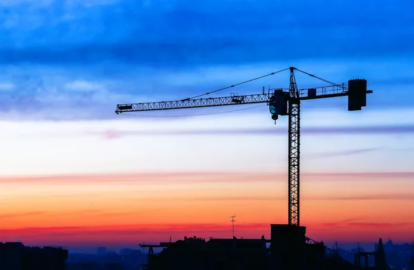 Bâtiments en construction avec coucher de soleil — Photo