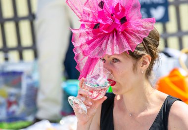 Chantilly - 15 Haziran: Racecourse yakınındaki Paris Fransa üzerinde 15 Haziran 2014 yılında Prix de Diane, yaşam tarzı.