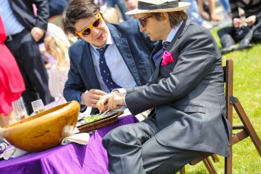 Chantilly - 15 Haziran: Racecourse yakınındaki Paris Fransa üzerinde 15 Haziran 2014 yılında Prix de Diane, yaşam tarzı.