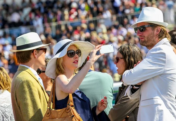 Chantilly - 15 Haziran: Racecourse yakınındaki Paris Fransa üzerinde 15 Haziran 2014 yılında Prix de Diane, yaşam tarzı.