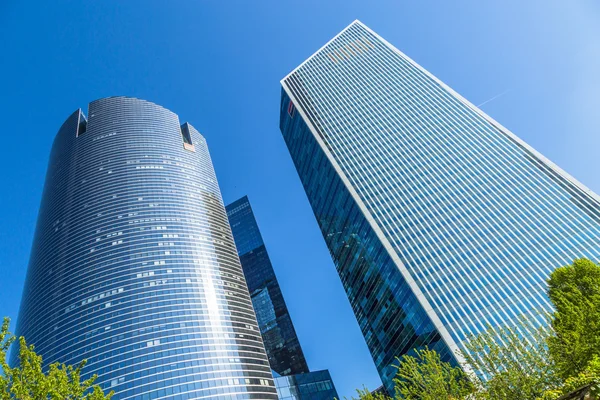 Paris, Francja - 10 maja 2015: Widok Societe Generale Centrala (Sg) w dzielnicy La Défense, Paryż. Societe Generale jest francuski wielonarodowych bankowości i usług finansowych firmy. — Zdjęcie stockowe