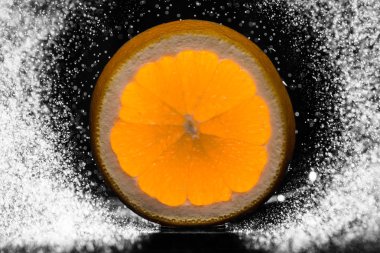 Turuncu siyah zemin ıslak