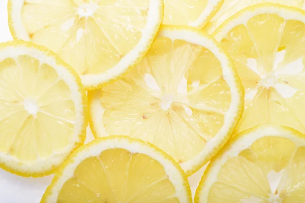Olgun limon kesilmiş