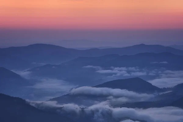 Panoramic View Ridge Mountain Peaks Early Autumn Morning Sky Crimson — Stock Photo, Image
