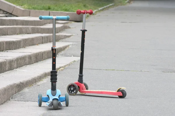 Deux Scooters Pour Enfants Dans Une Ruelle Parc Cas Pandémie — Photo