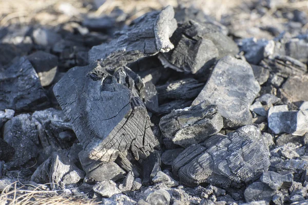 Hintergrund Der Großen Schwarzen Kohlen Ausgebranntes Lagerfeuer Selektiver Fokus — Stockfoto