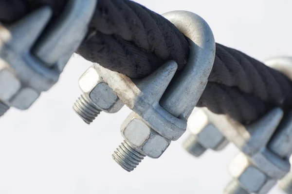 Les Bolts Sont Proches Fixation Des Câbles Acier Avec Verrouillage — Photo